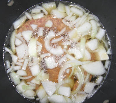 Simmering bratwurst